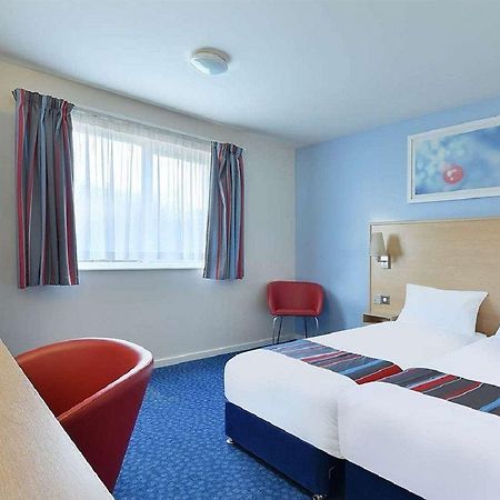 Travelodge Мидлвич Экстерьер фото