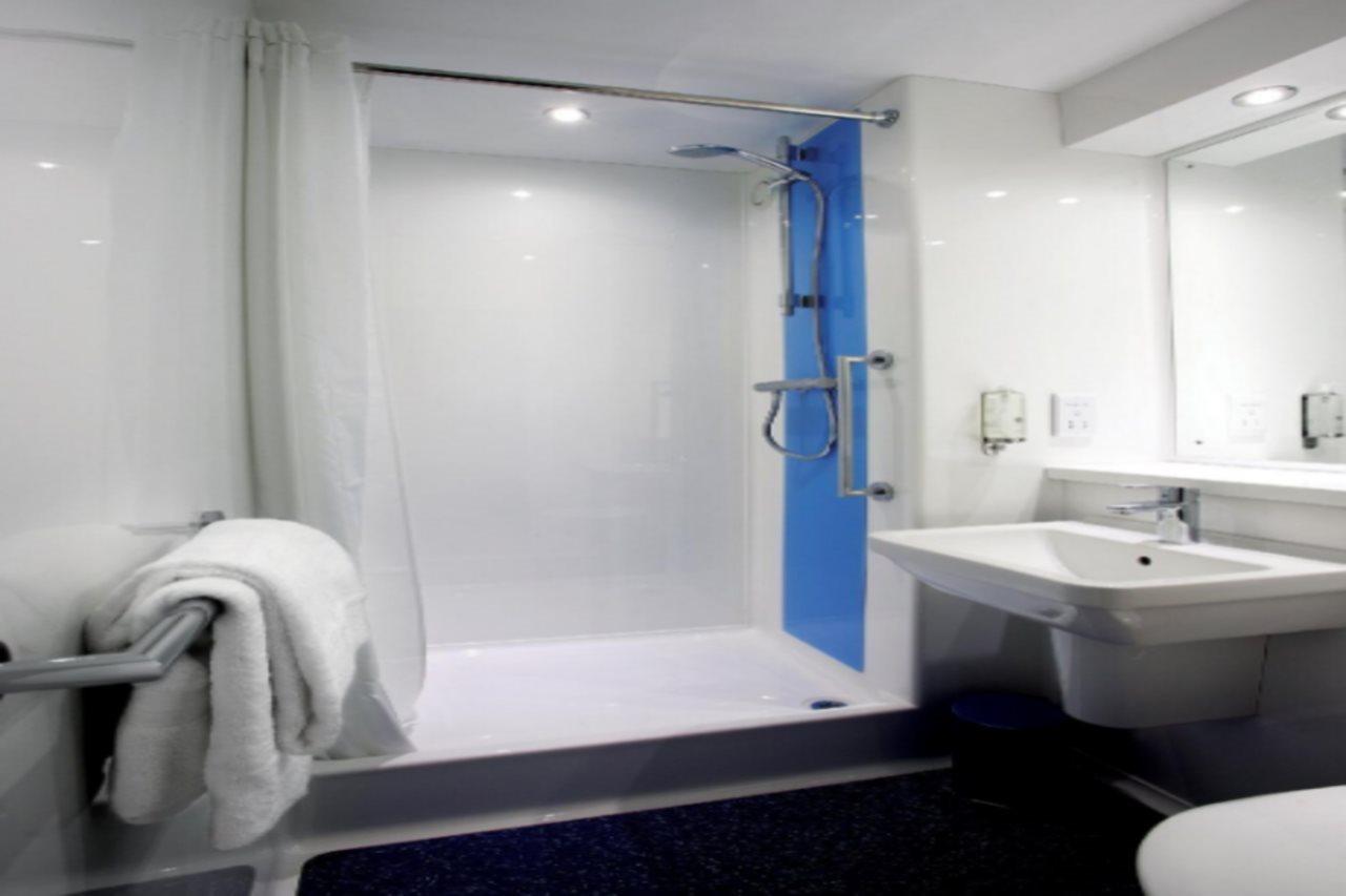 Travelodge Мидлвич Экстерьер фото