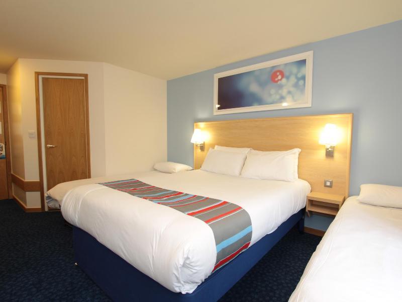 Travelodge Мидлвич Экстерьер фото