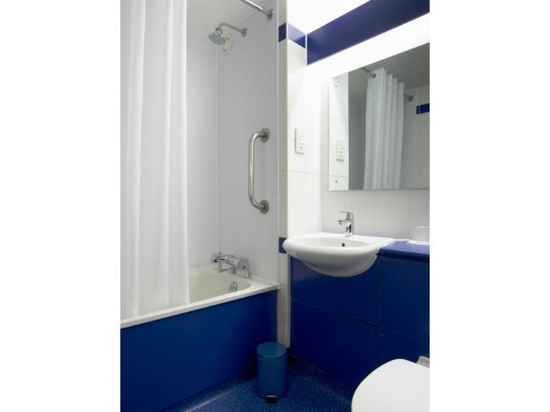 Travelodge Мидлвич Экстерьер фото