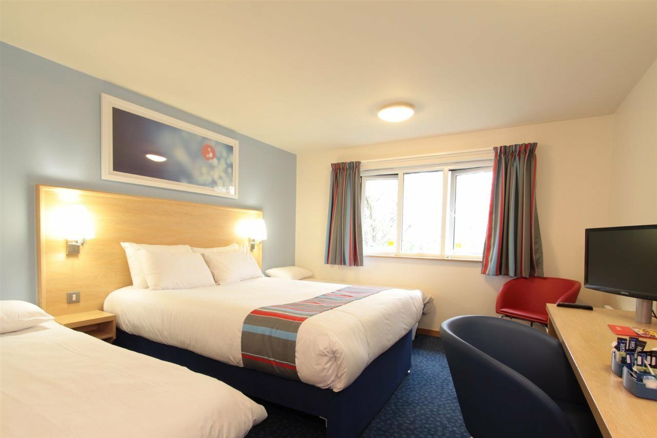 Travelodge Мидлвич Экстерьер фото