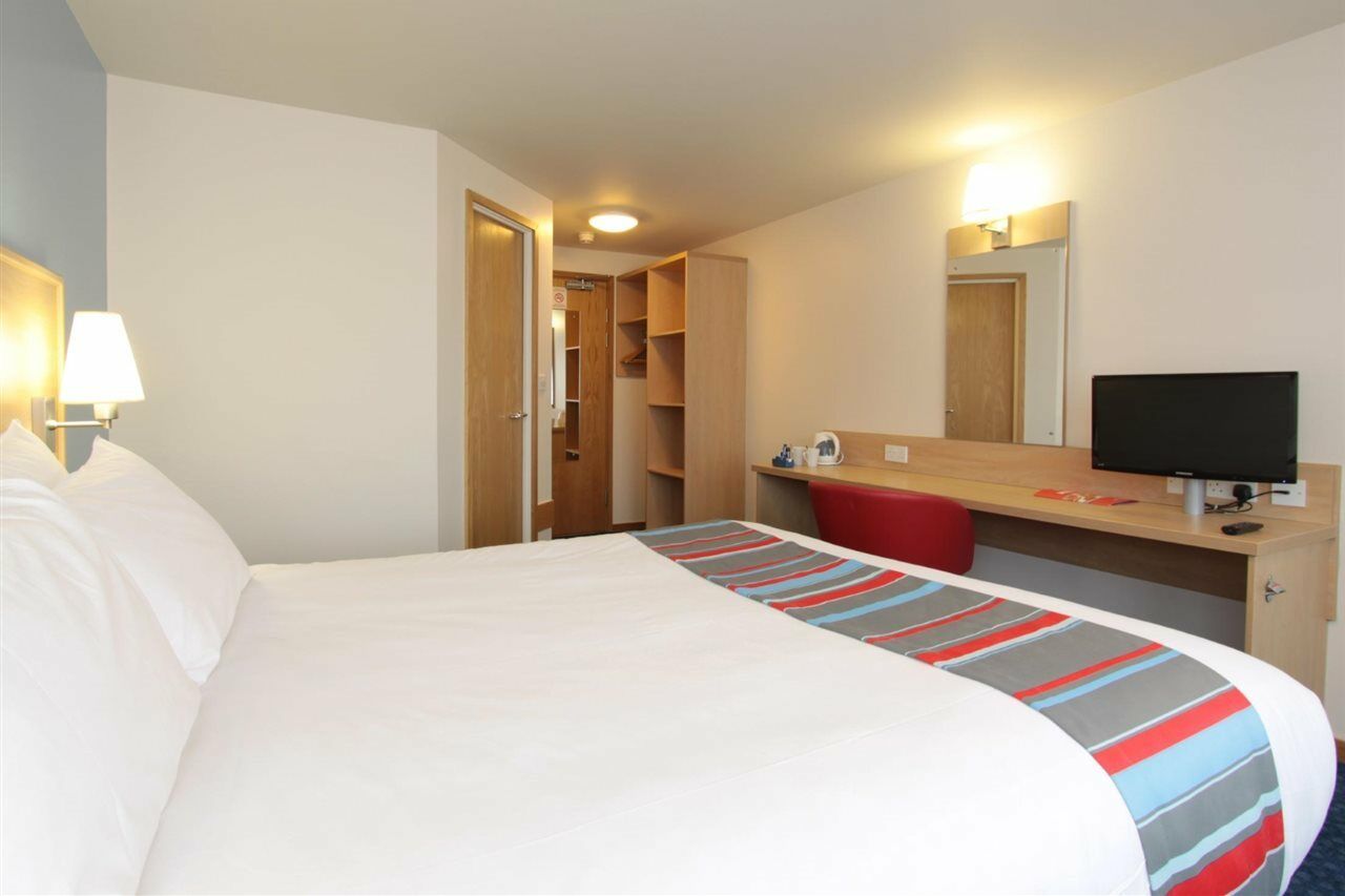 Travelodge Мидлвич Экстерьер фото